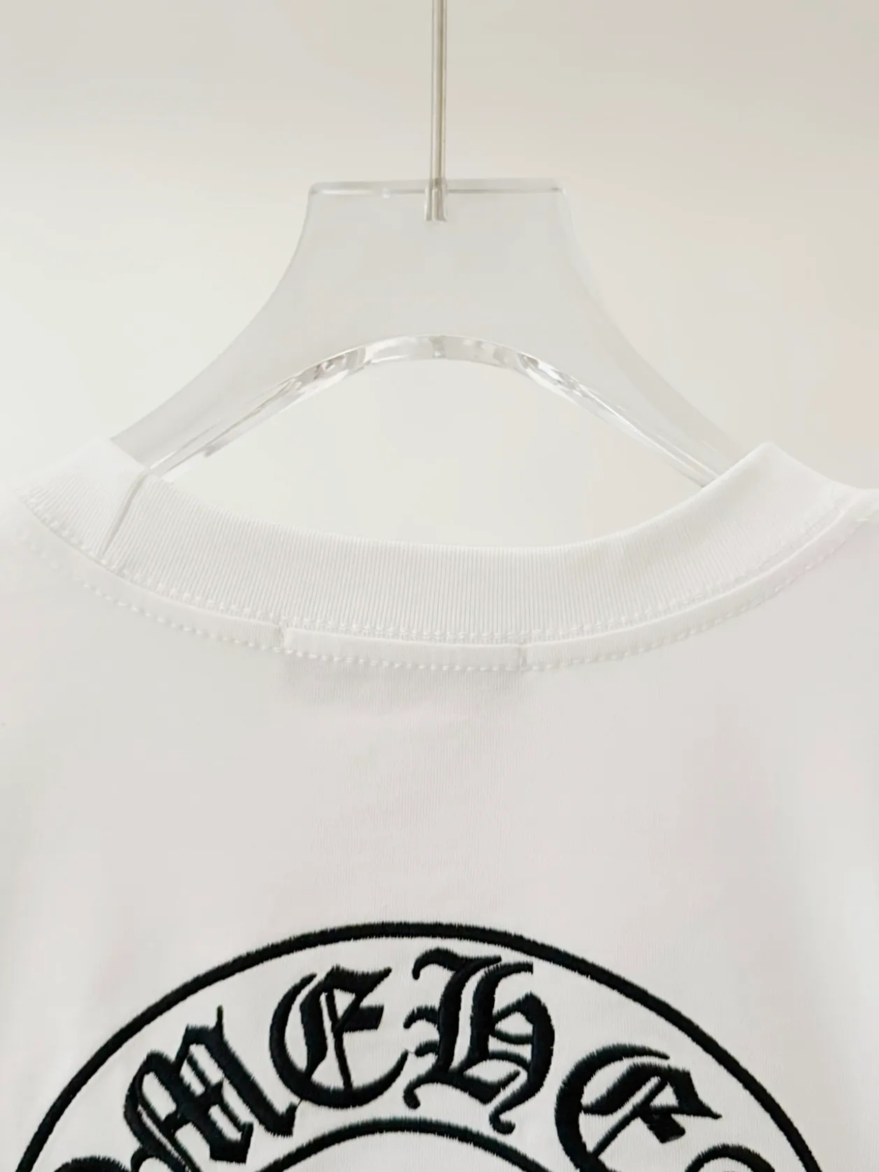 🅿️190 [High quality] Chrome hearts ss25 new first release latest short-sleeved round neck t-shirt, high-end customization, avant-garde and fashionable design! The brand logo is applied to the front and back cuffs using 100,000 needle embroidery techniques. High-end customized 280g fabric. Soft to the touch. Comfortable to wear. Exquisite stitching. Fine workmanship. The upper body effect is incomparably handsome! Same style for men and women, color: white, black size: S to xL